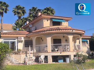 Xalet a La Huerta. Villa en venta en la huerta, 5 dormitorios.