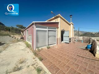 Maison à Xixona. Casa en venta en ameradores, 6 dormitorios.