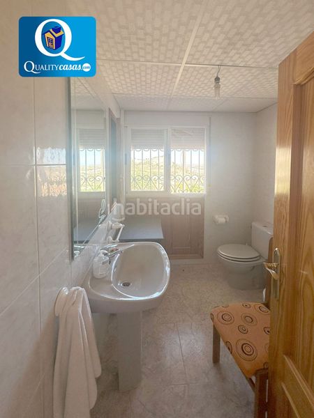 Foto c827b6e6-eac1-4014-9fc8-9abbd84f1bd5. Casa amb aparcament a Xixona