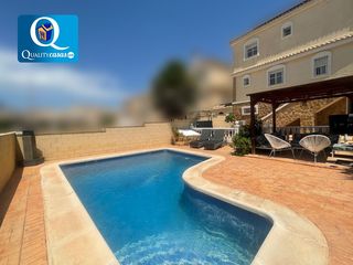 Chalet in Monforte del Cid. Chalet en venta en monforte del cid, 5 dormitorios.