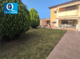 Chalet à Almajada-Ravel. Chalet en venta en la almajada, 5 dormitorios.