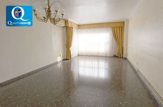 Etagenwohnung en Ensanche-Diputaci�n. Piso en venta en centro  diputaci�n, 4 dormitorios.