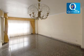 Apartament a Ensanche-Diputación. Apartamento en venta en centro  diputación, 4 dormitorios.