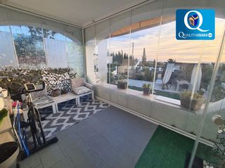 Chalet in Busot. Villa en venta en pisnella, 2 dormitorios.