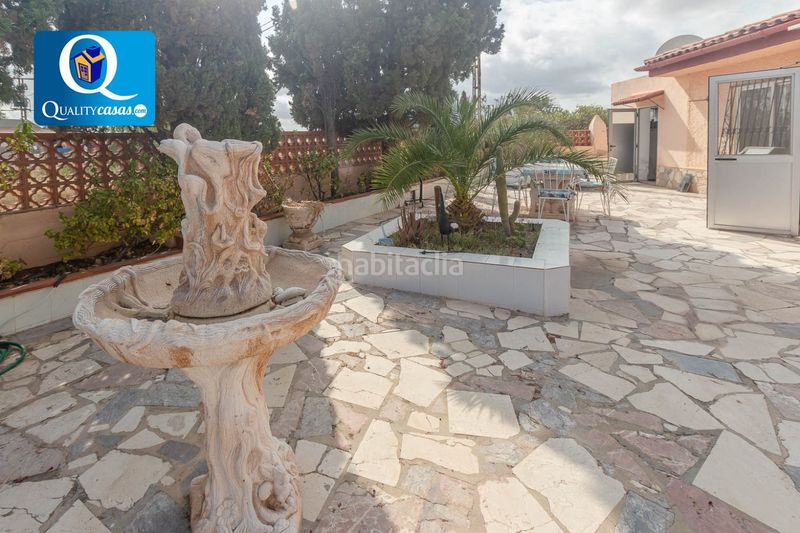 Foto d0e93463-b6a2-43f7-acc7-107bfb5ef39e. Casa amb aparcament a Agost