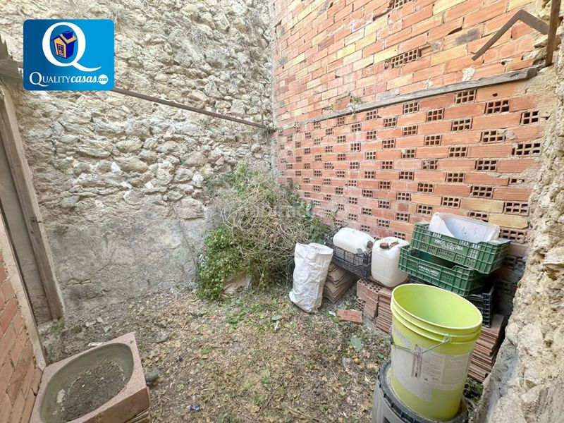 Foto 3028e566-48b8-4001-a46d-6ffe3f9c92b3. Casa amb aparcament a Xixona