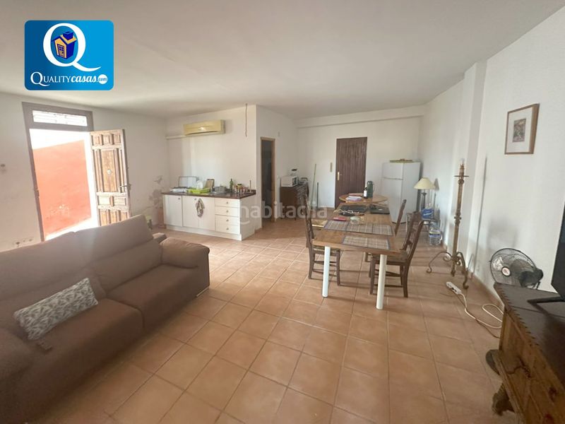 Foto 76f1fab1-c78d-4d71-ae53-b0e1b7becf77. Casa amb aparcament a Xixona