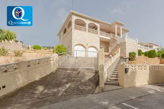 Chalet in Coloma. Chalet en venta en monte casino, 3 dormitorios.