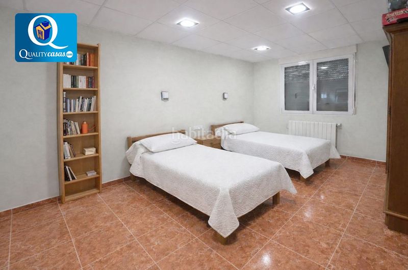 Foto a502388b-fc06-42aa-9fcc-3c358744d675. Chalet villa en venta en Fontcalent, 5 dormitorios. en Alicante