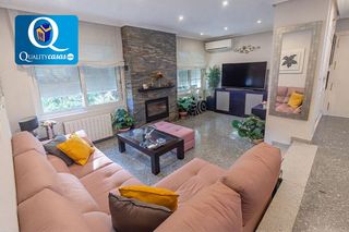 Casa a schiera in Garbinet - Parque de las Avenidas. Adosado en venta en vistahermosa  parque avenidas, 5 dormitorios