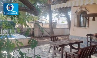 Chalet en Los Girasoles. Villa en venta en la huerta, 4 dormitorios.