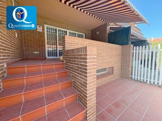 Maison jumelée à Parque Lo Torrent. Adosado en venta en san vicente del raspeig, 3 dormitorios.
