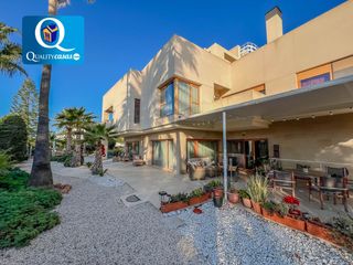 Xalet a Alicante Golf. Villa en venta en golf, 7 dormitorios.