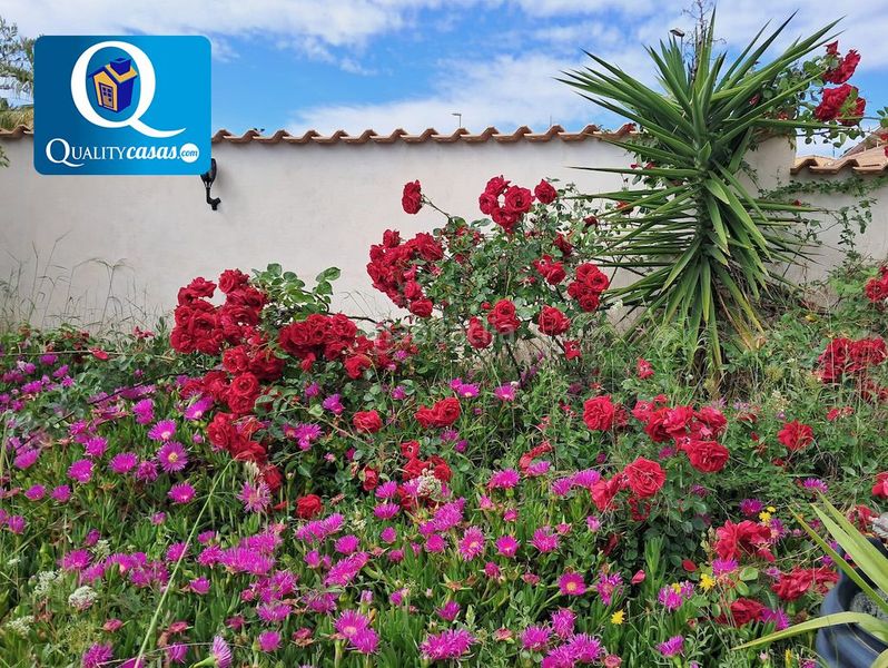 Foto c8ec9045-a042-4251-a77d-947949127e16. Casa adossada amb aparcament a Castalla