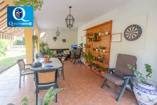 Chalet in Playa Muchavista. Villa en venta en muchavista, 5 dormitorios.