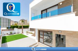 Maison à Los Balcones-Los Altos. Bungalow en venta en la mata, 3 dormitorios.