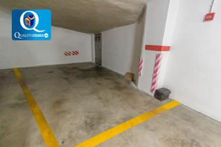 Parking voiture à Ensanche-Diputación. Garaje en venta en centro  autobuses.