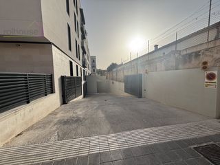 Lloguer Aparcament cotxe a Cas Capiscol. Parking frente hacienda
