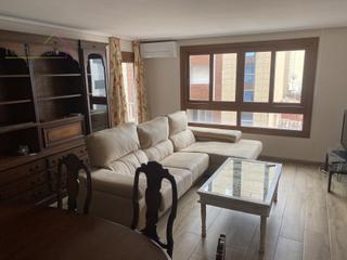 Location Appartement  Llinas. Piso de 4 dormitorios en zona andrea doria