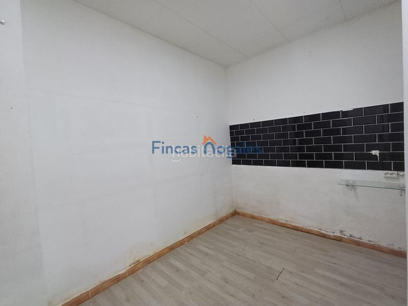 Foto 602f4c04-677c-46a8-8513-e524993151b9. Local comercial  de 117 m construidos en Sabadell