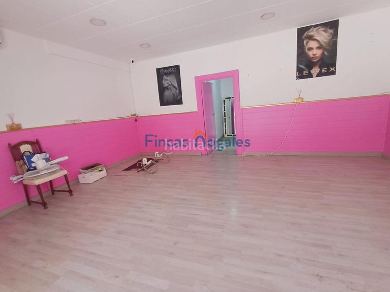 Foto e1fdf88f-481d-4326-beec-f616695ed655. Local comercial  de 117 m construidos en Sabadell
