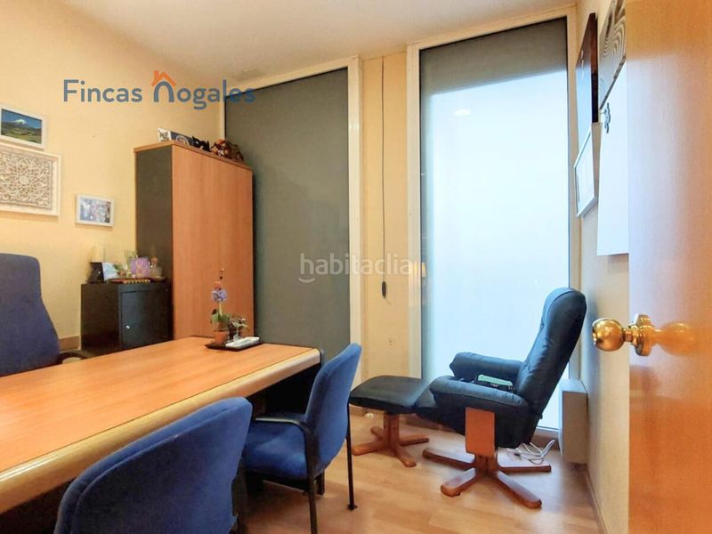 Foto a3c2f23e-38da-45cc-a71d-d6b73a109316. Local comercial a Creu Alta Sabadell