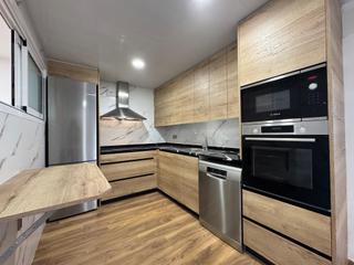 Etagenwohnung in Vilamarina. Piso de tres habitaciones reformado a estrenar en centro