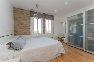 Àtic a Passeig Maragall. Piso de tres habitaciones en centro