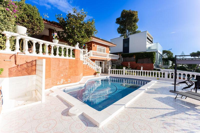 Foto 426ffafe-7cf5-49a2-ab5d-d22376a3acca. Chalet avec chauffage parking piscine dans Montmar Castelldefels