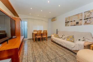 Appartement à La Roureda. Piso de tres habitaciones dobles en viladecans