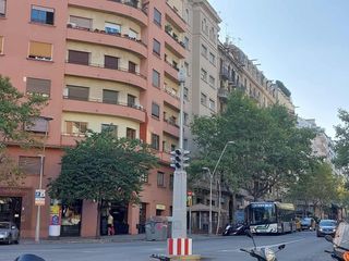 Pis a Sant Antoni. Venta piso ocupado en barcelona centro