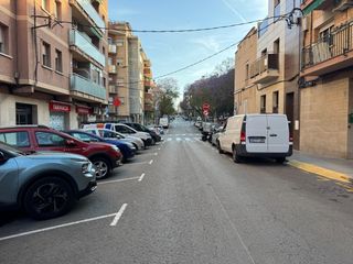 Pis  Calle tres d'abril del. Piso de tres habitaciones en sant boi
