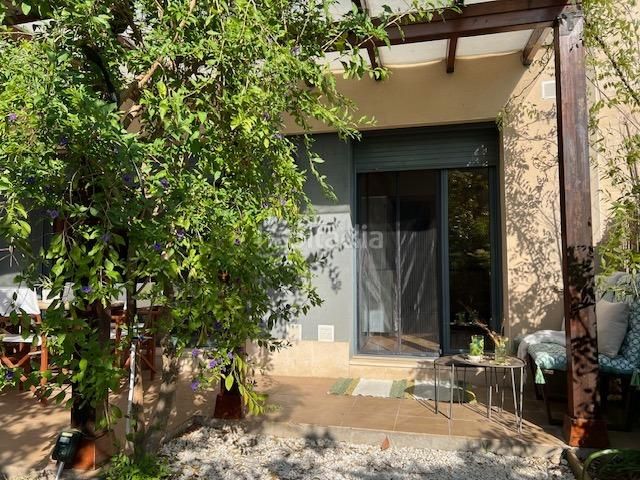 Foto da67eef8-fff1-457d-a879-810c07b6675f. Casa adossada amb aparcament a Salomó