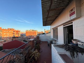 Penthouse in Almeda - El Corte Inglés. Atico con terraza en almeda 3 habitaciones .