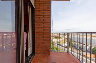 Piso en Torrent Ballester. Piso de tres habitaciones mas parquing zona hospital