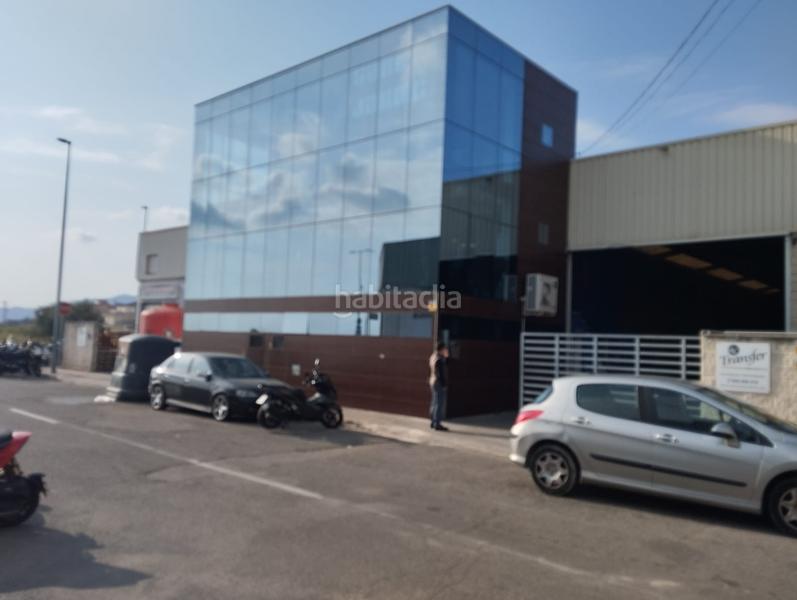 Foto bdf405b7-9451-4c73-bb8c-1f3aec5f0580. Location bâtiment à usage industriel dans Almoines