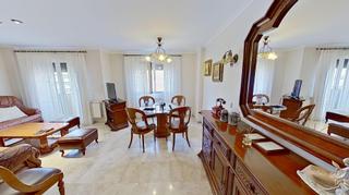 Dúplex en Feria. Vivienda de 4 dormitorios y 2 baños con dos plazas de garaje en