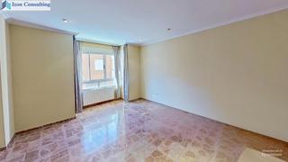Appartement à Estación. 2 dormitorios, baño y aseo, plaza de garaje y trastero