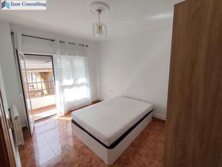 Alquiler Piso en Ensanche - Franciscanos. Piso de cuatro dormitorios y dos baños con una reforma de apenas