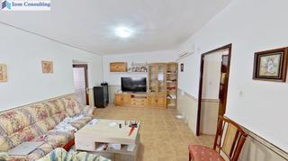 Casa en Alcadozo. Casa con patio y garaje en alcadozo