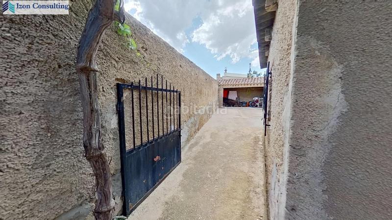 Foto 76591fda-ed0f-4ef1-9c29-47879dd0bc72. Casa  con patio y garaje en Alcadozo