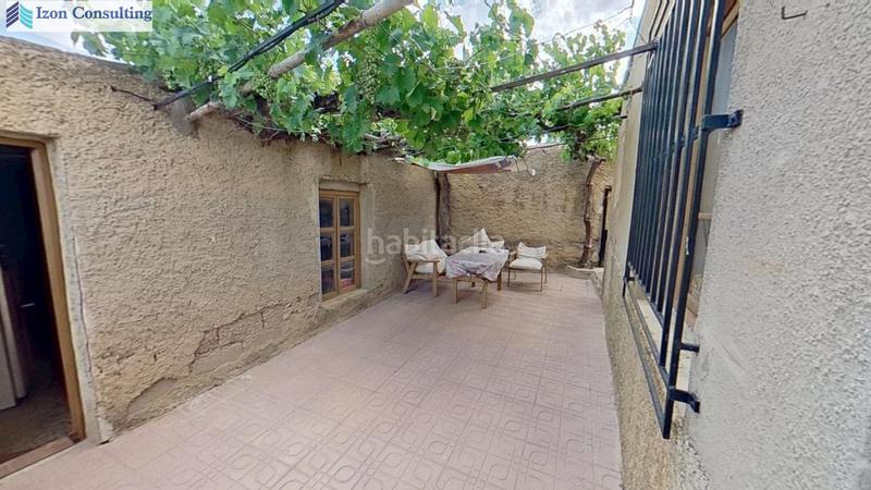 Foto d66279ae-f93c-4f04-8118-6efb87f240b0. Casa  con patio y garaje en Alcadozo