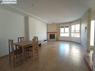 Maison jumelée à Gineta (La). Adosado con múltiples plantas , ascensor , garaje y zonas exteri