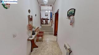 Maison en Tobarra. Amplia casa en tobarra con 4 habitaciones , patio y garaje