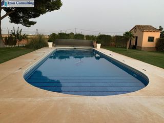 Xalet en Villarrobledo. Exclusiva parcela urbana deporte, relax y confort total en villa