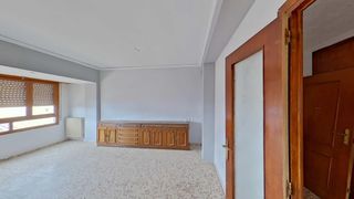Flat in Almansa. Amplio piso en el centro de almansa  oportunidad para reformar
