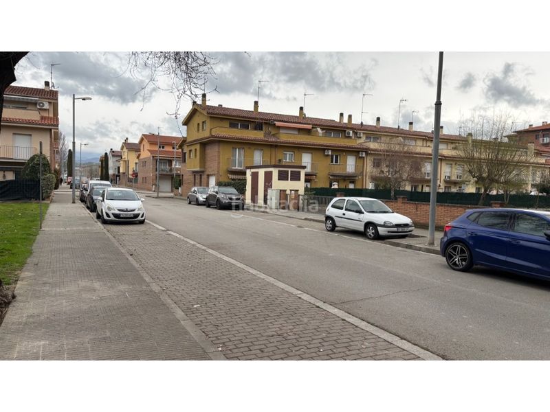 Foto 06f2cd64-dd07-4f82-a19f-2bab720c8f5d. Aparcament cotxe a Manlleu