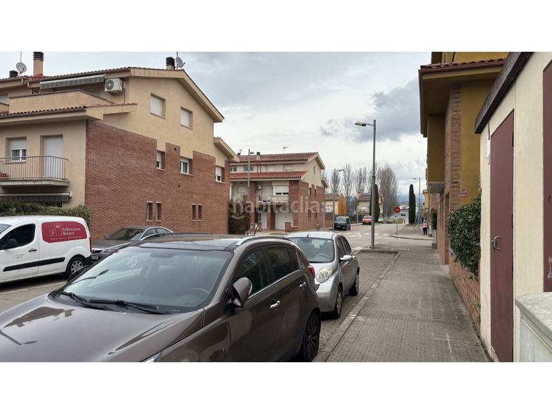Foto 178df2d6-09ff-42eb-b7c0-25776ba3bef3. Aparcament cotxe a Manlleu