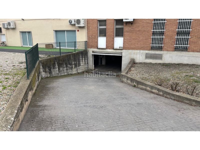 Foto 630c145d-09c3-41ae-a072-fef74cdb6a39. Aparcament cotxe a Manlleu