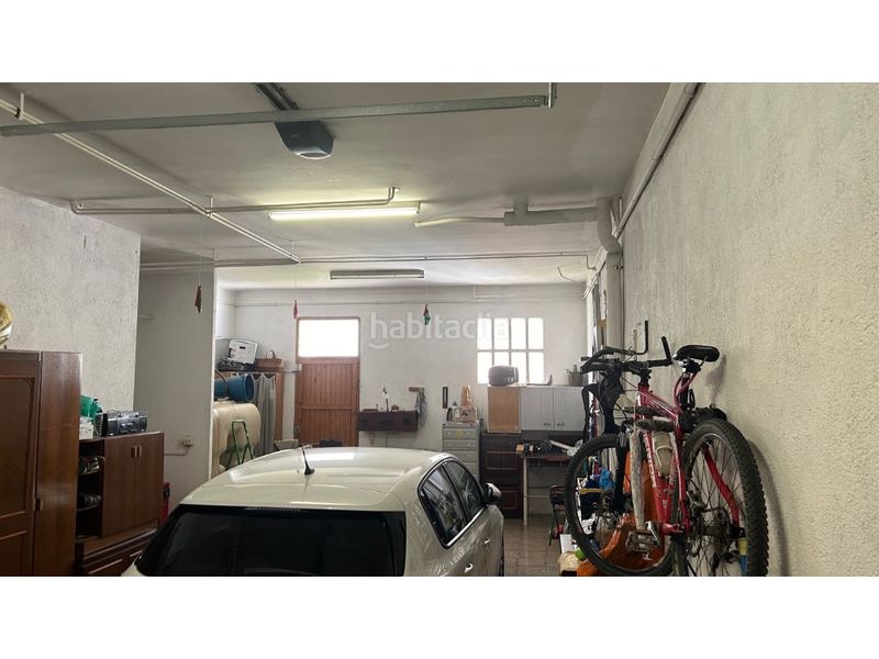 Foto a2d94acf-6d4b-4634-8ce3-edfbb8f44050. Casa amb aparcament a Manlleu